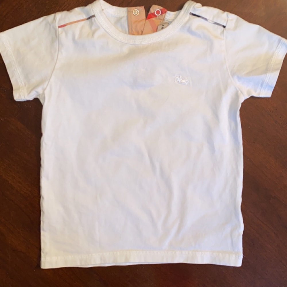 Burberry t shirt